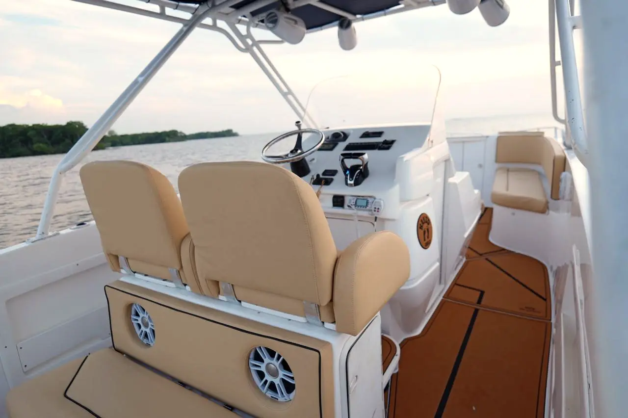 Helm station with beige seats and teak flooring